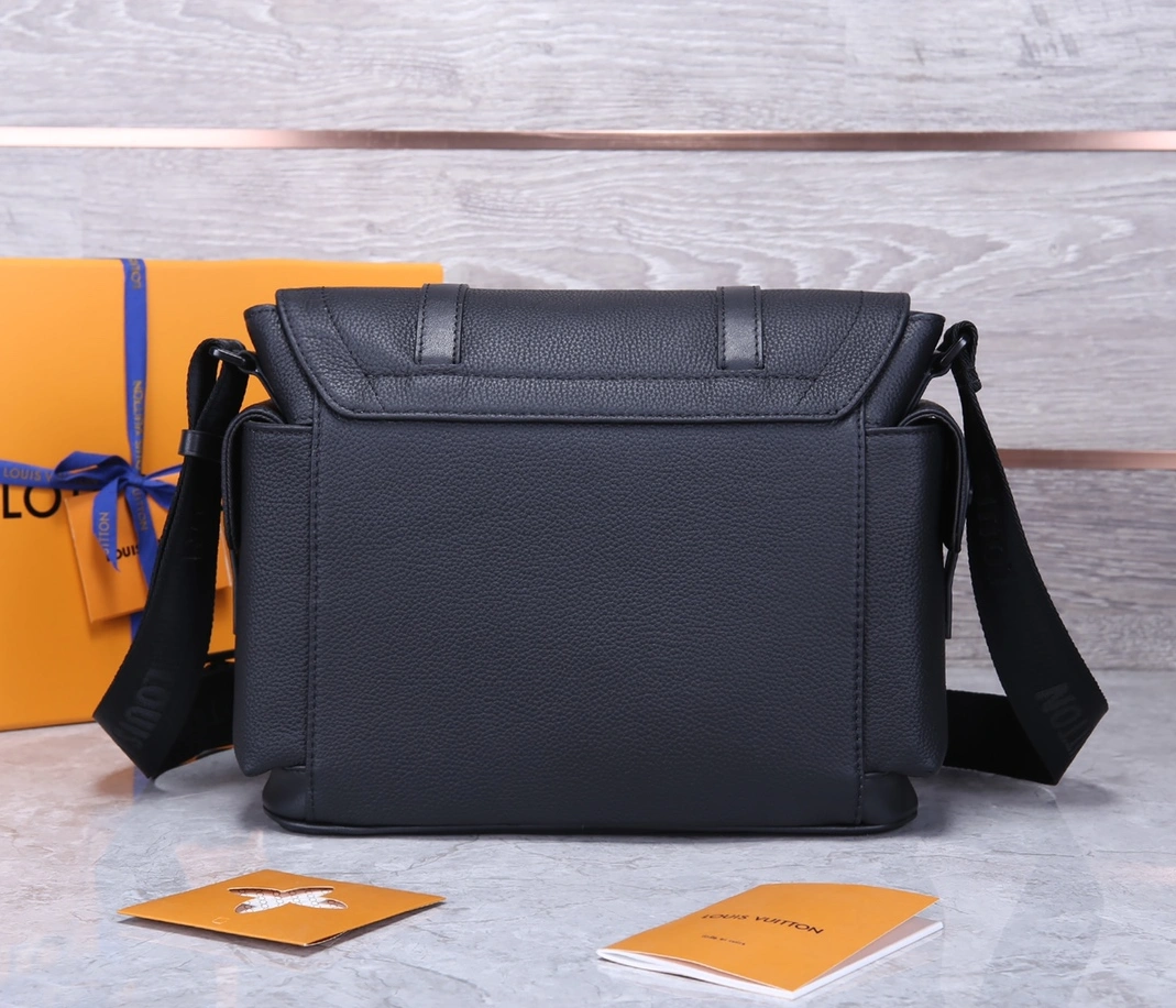 Timeless 9985 Louis Vuitton AAA Man Messenger Bags