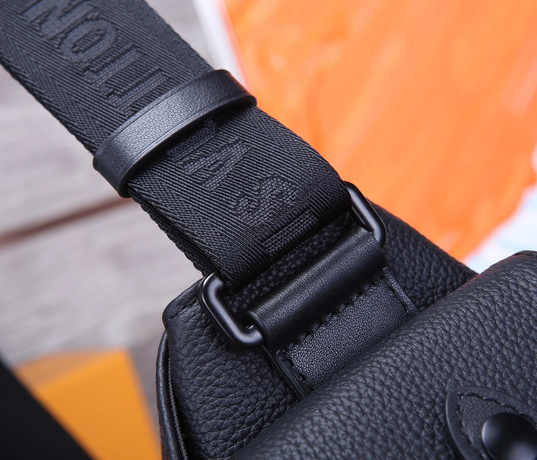 Timeless 9985 Louis Vuitton AAA Man Messenger Bags