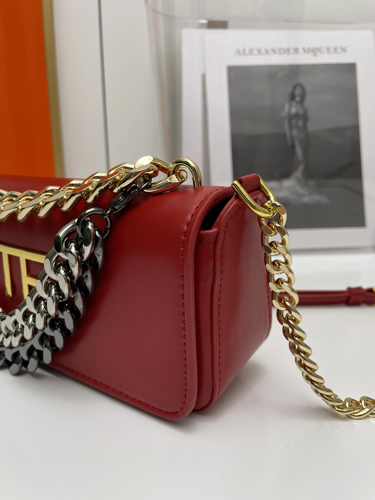 Tom Ford AAA Quality Messenger Bags For Women Durable 5704