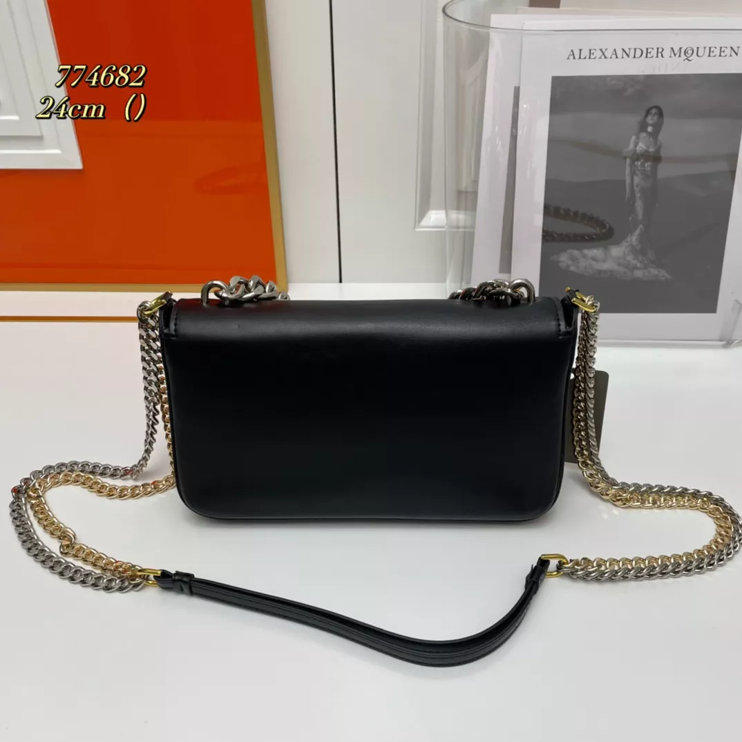 Tom Ford AAA Quality Messenger Bags For Women Lightweight 2640