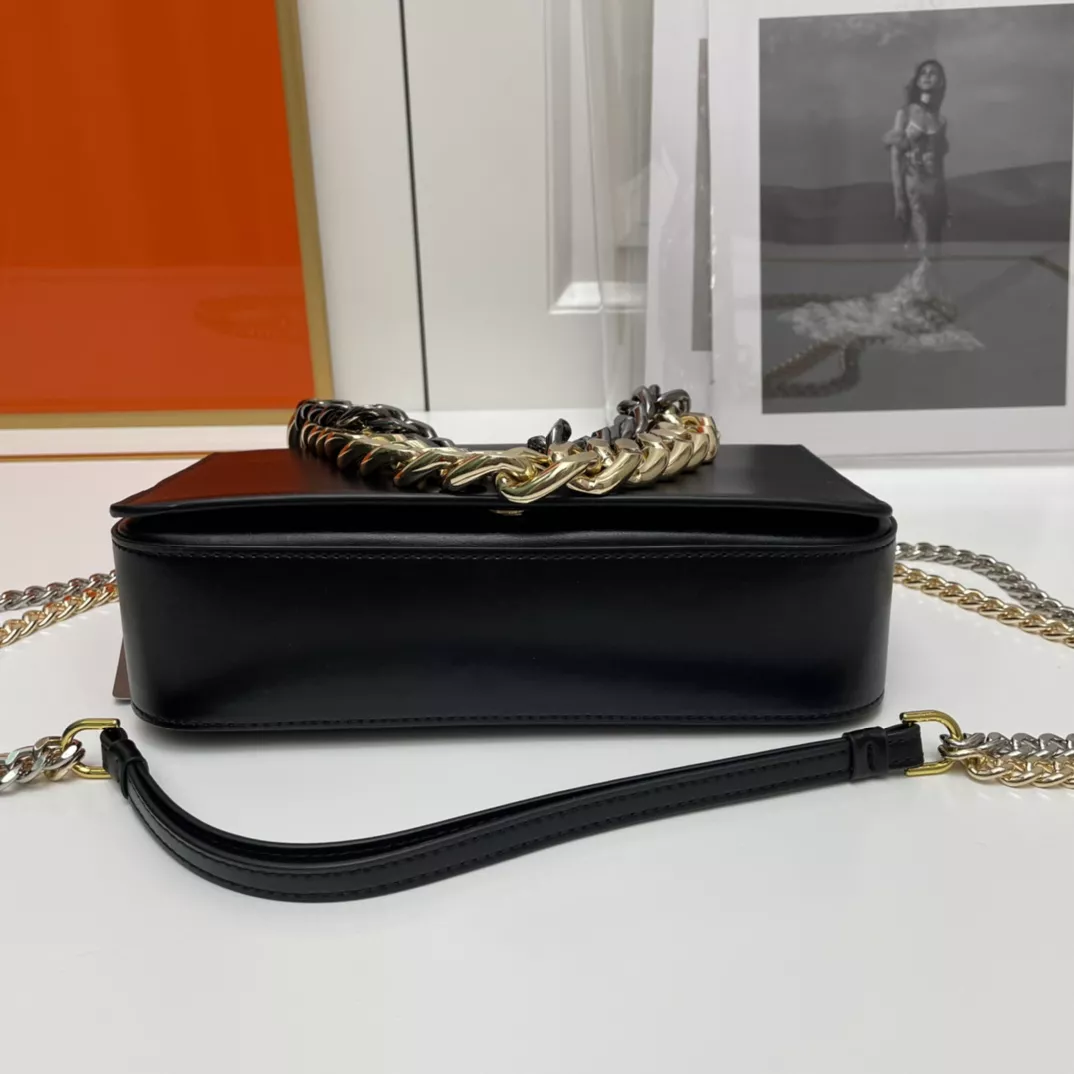 Tom Ford AAA Quality Messenger Bags For Women Lightweight 2640