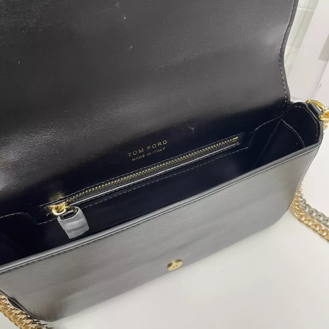 Tom Ford AAA Quality Messenger Bags For Women Lightweight 2640
