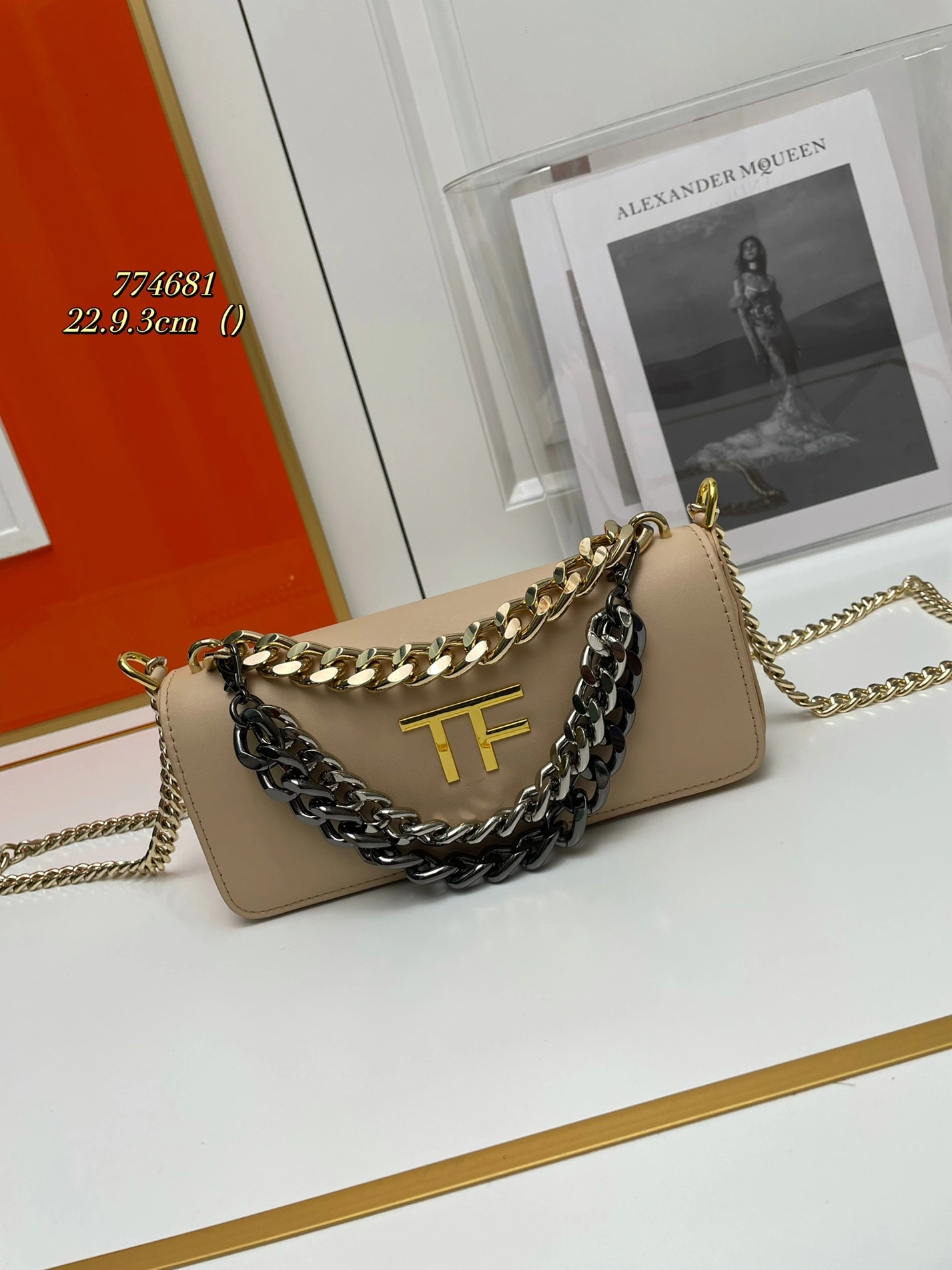 Tom Ford AAA Quality Messenger Bags For Women Lightweight 8273