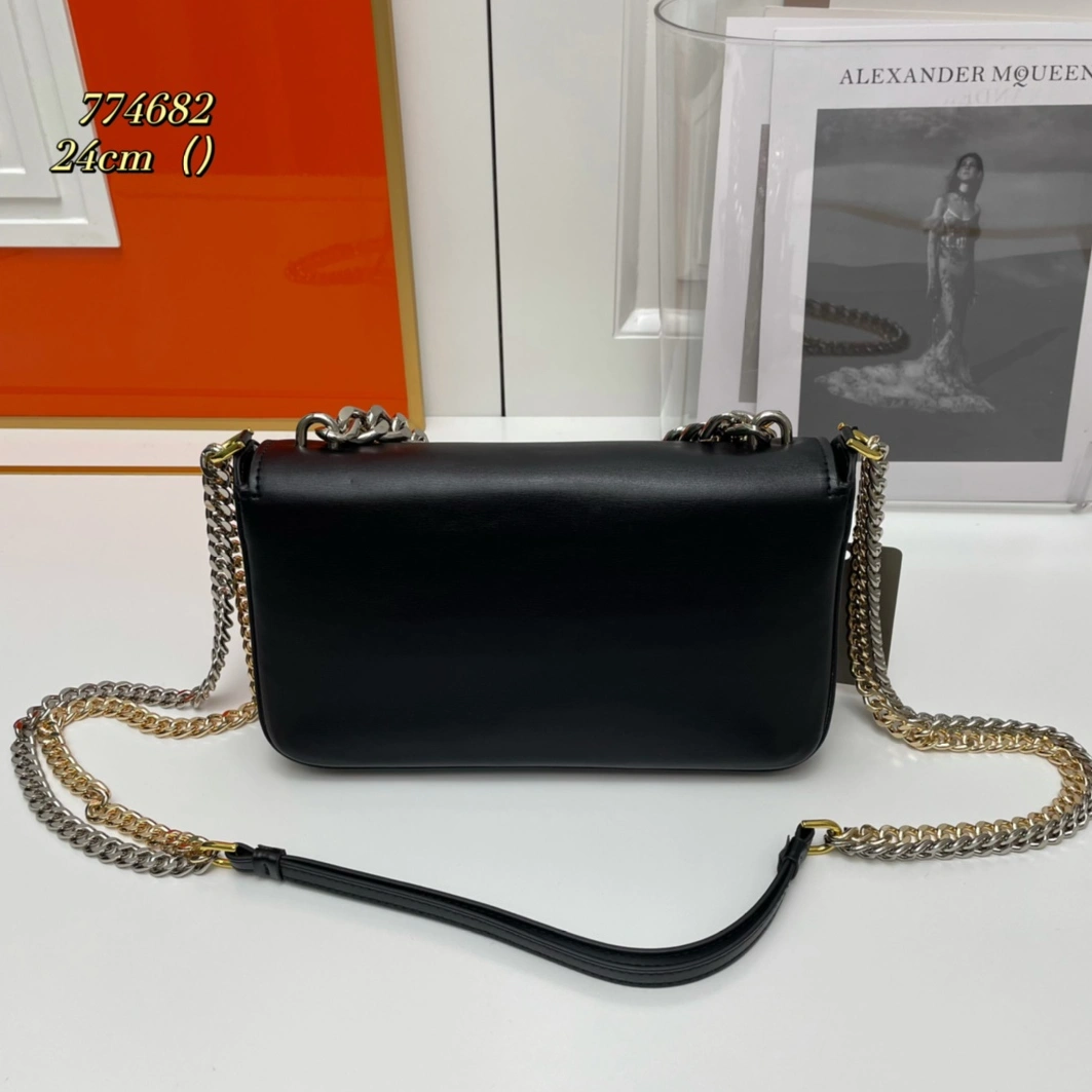 Tom Ford AAA Quality Messenger Bags For Women Versatile 232