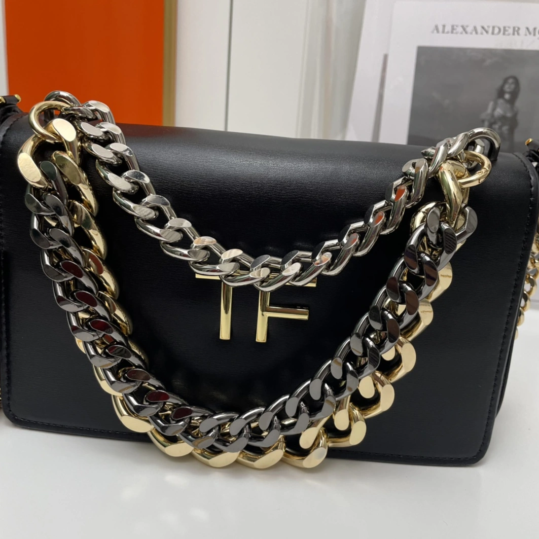 Tom Ford AAA Quality Messenger Bags For Women Versatile 232