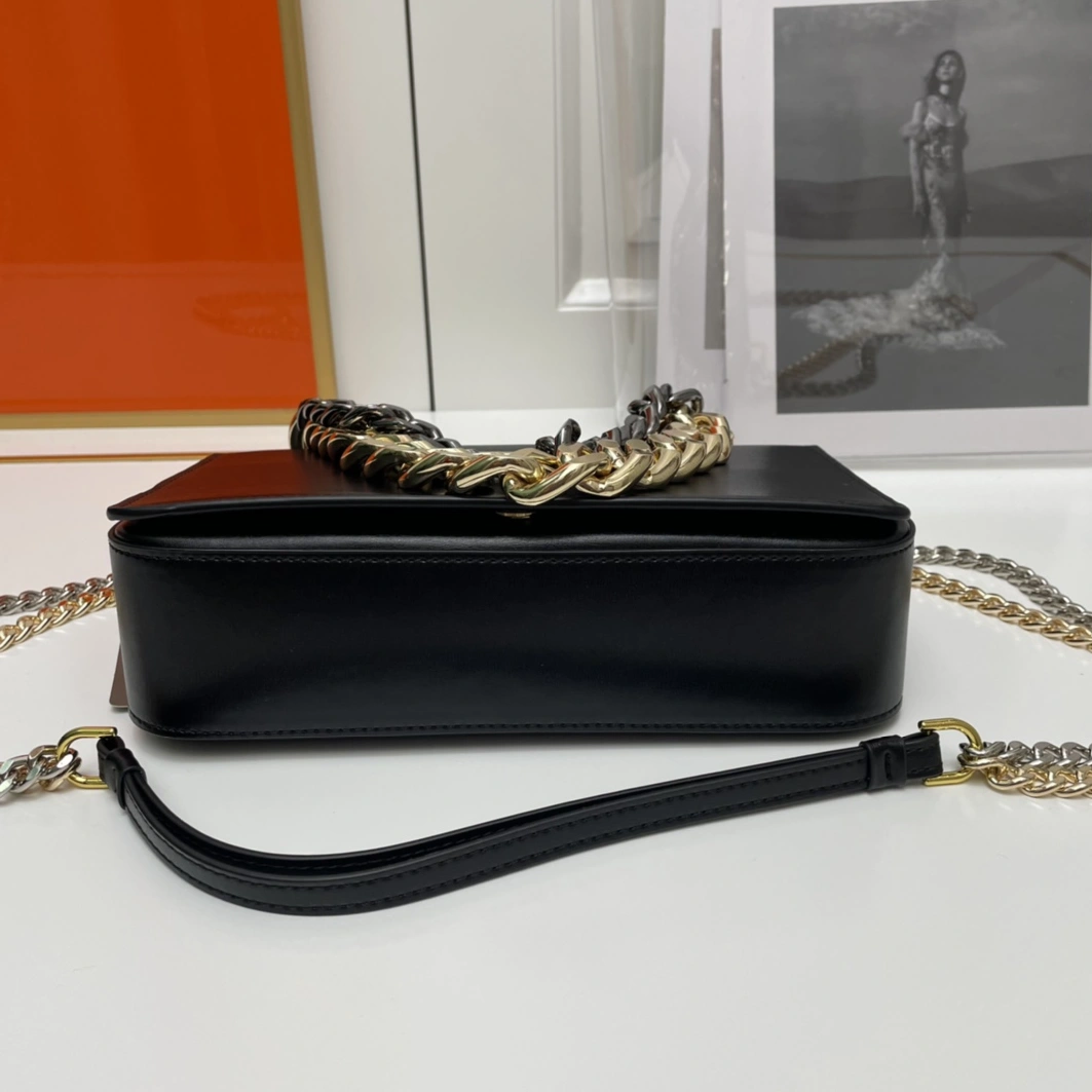 Tom Ford AAA Quality Messenger Bags For Women Versatile 232