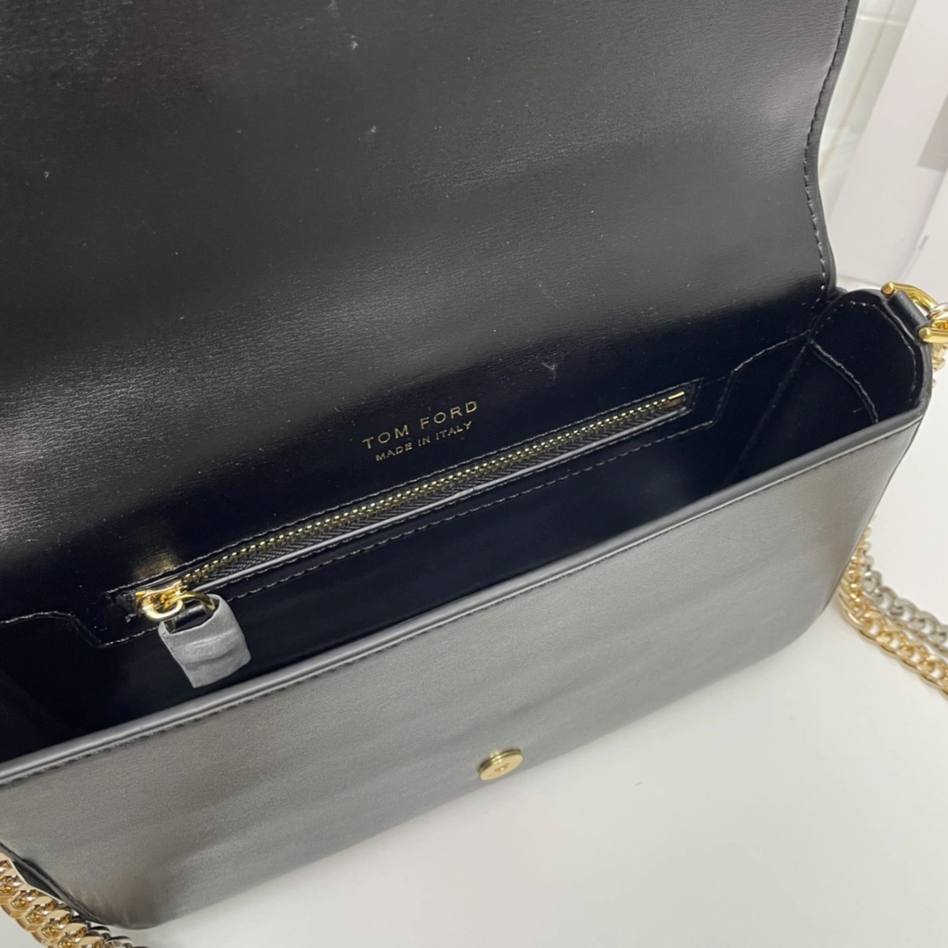 Tom Ford AAA Quality Messenger Bags For Women Versatile 232