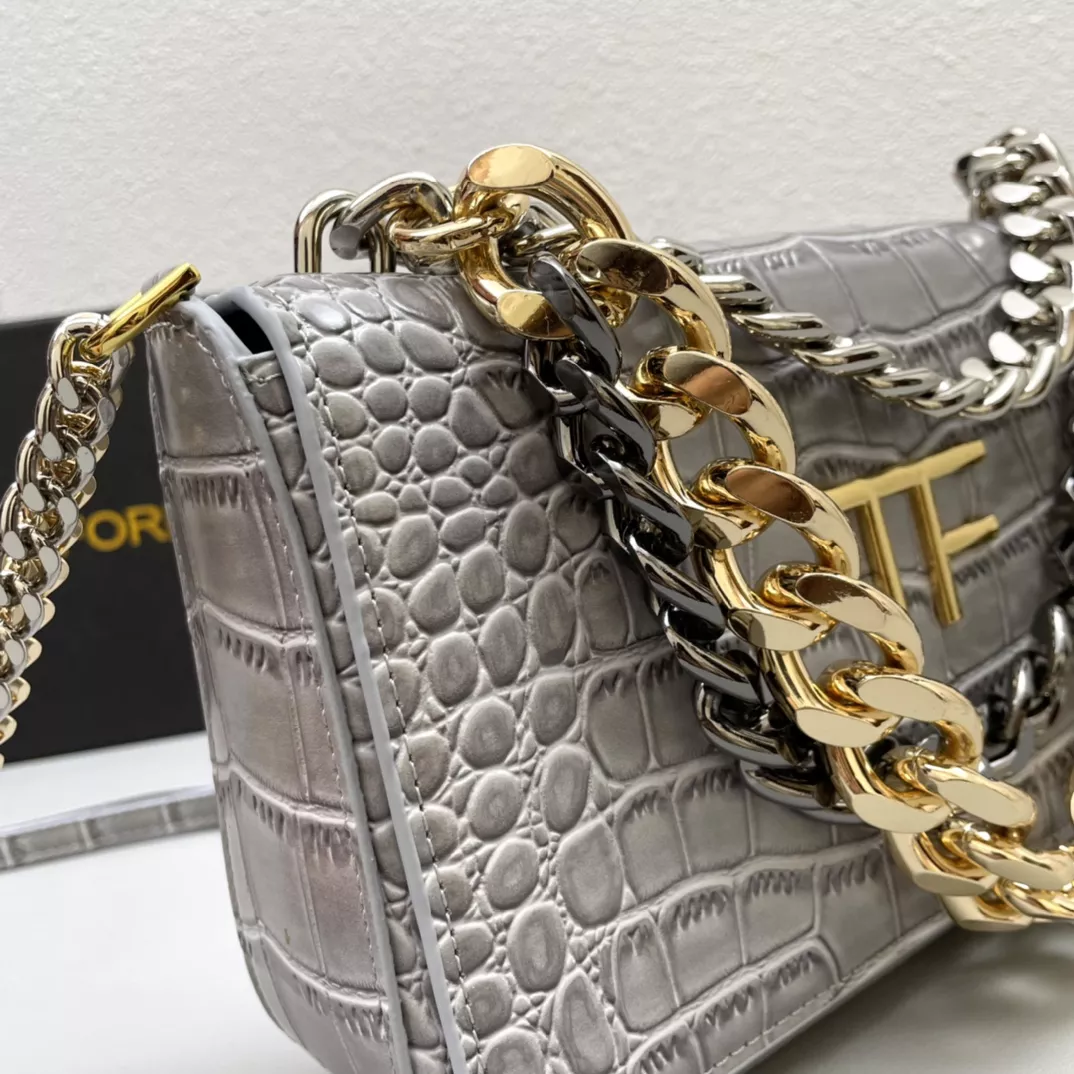 Tom Ford AAA Quality Messenger Bags For Women WellDesigned 8356
