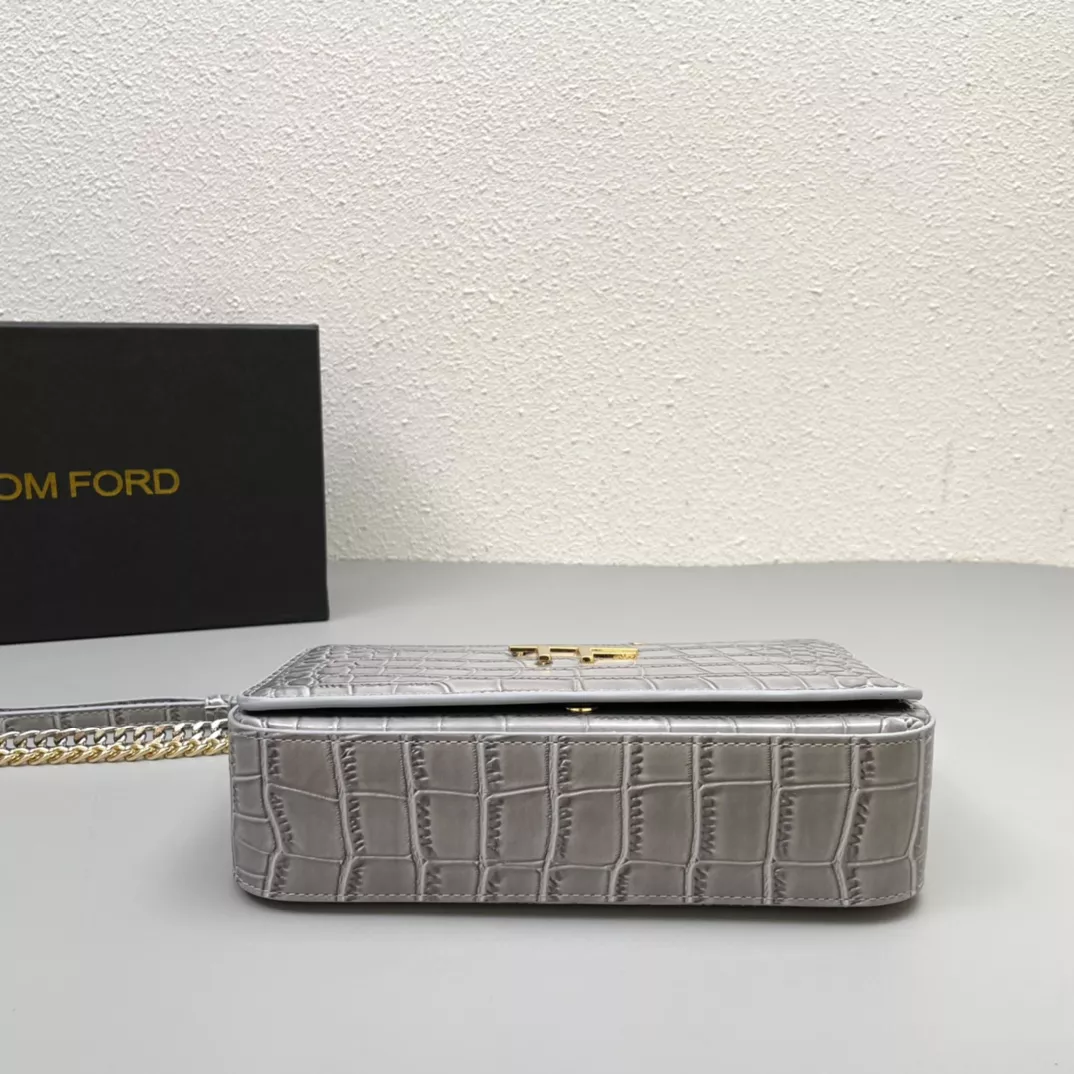 Tom Ford AAA Quality Messenger Bags For Women WellDesigned 8356