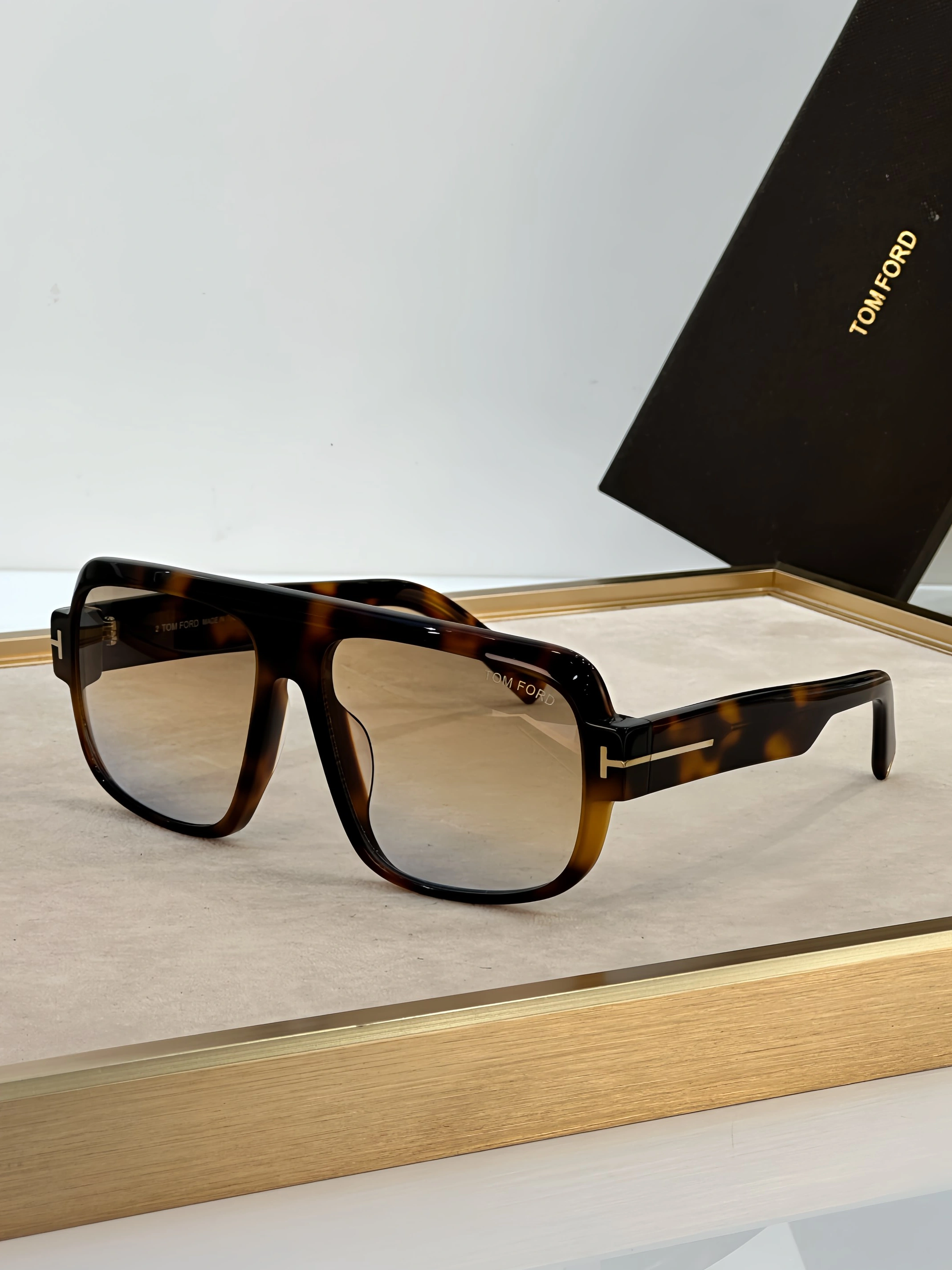 Tom Ford AAA Quality Sunglasses Minimalist 742
