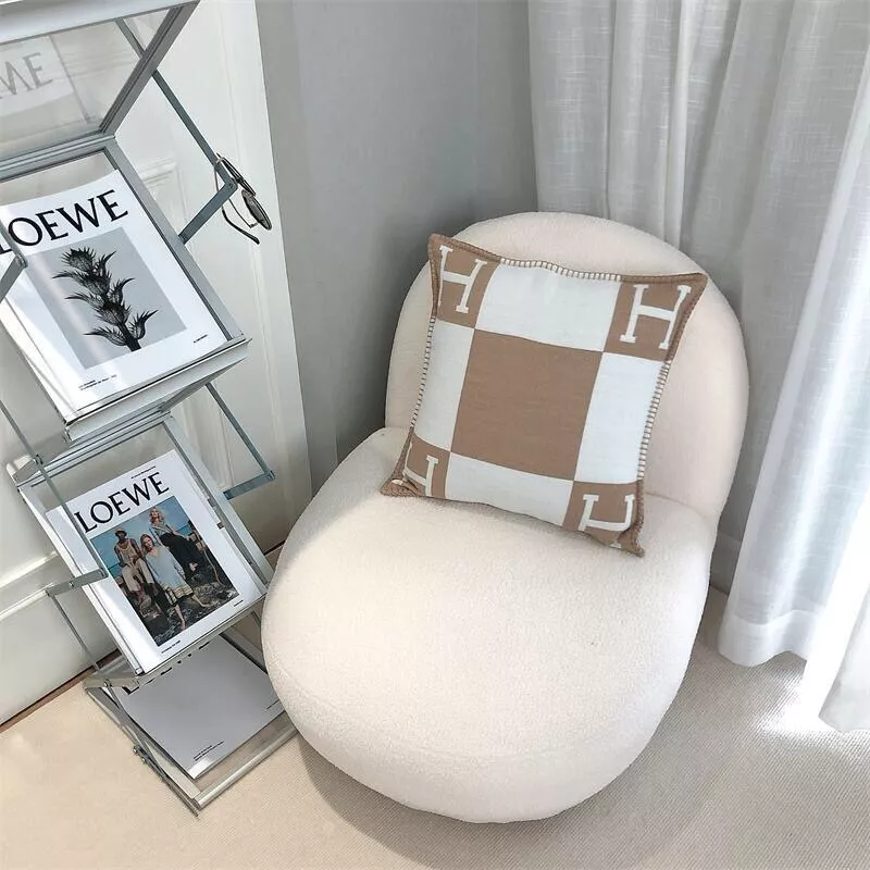 TopPick 322 Hermes Cushion