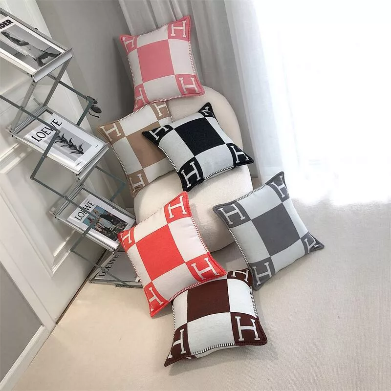 TopPick 322 Hermes Cushion