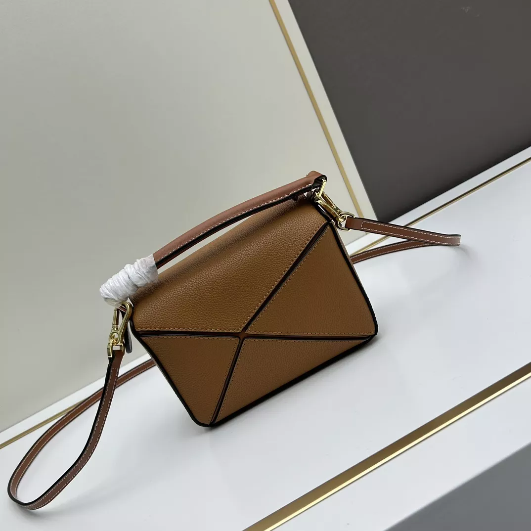 TopPick 5366 LOEWE AAA Quality Messenger Bags For Women