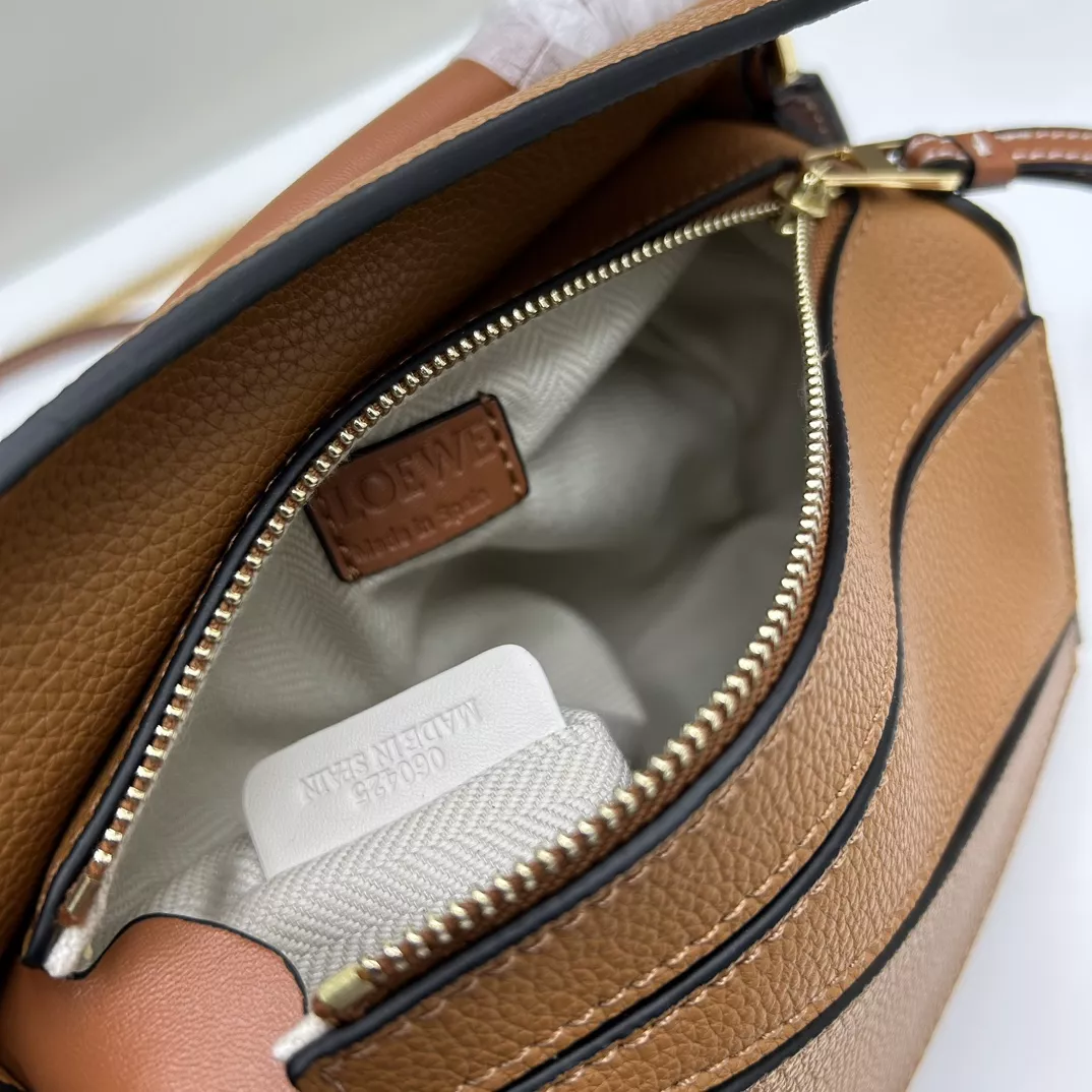 TopPick 5366 LOEWE AAA Quality Messenger Bags For Women