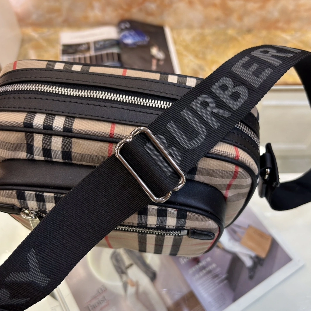 TopPick 718 Burberry AAA Man Messenger Bags