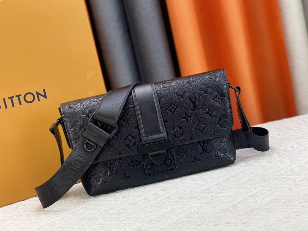 TopPick 8130 Louis Vuitton AAA Man Messenger Bags
