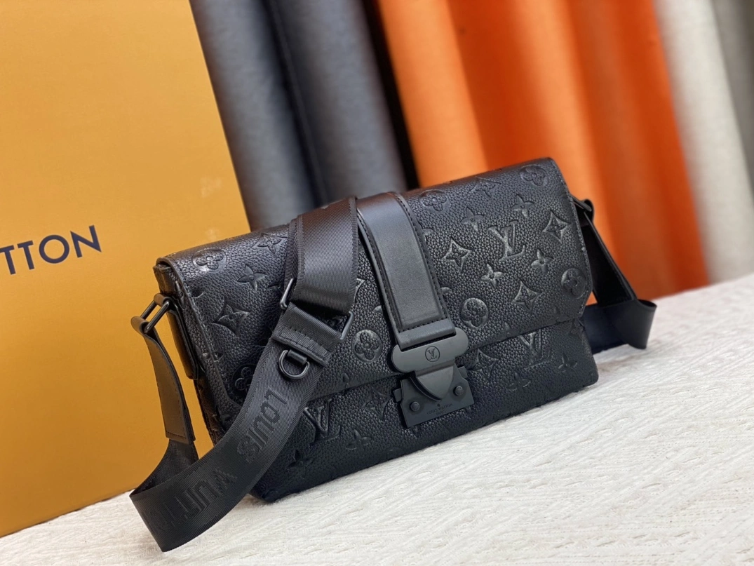 TopPick 8130 Louis Vuitton AAA Man Messenger Bags