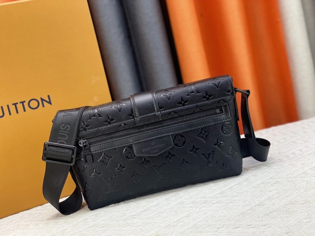 TopPick 8130 Louis Vuitton AAA Man Messenger Bags