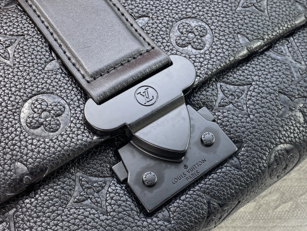 TopPick 8130 Louis Vuitton AAA Man Messenger Bags