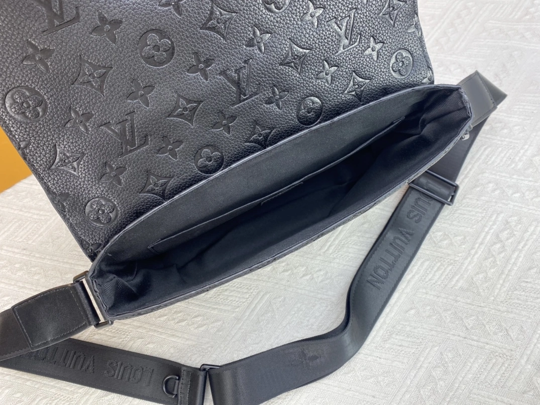 TopPick 8130 Louis Vuitton AAA Man Messenger Bags