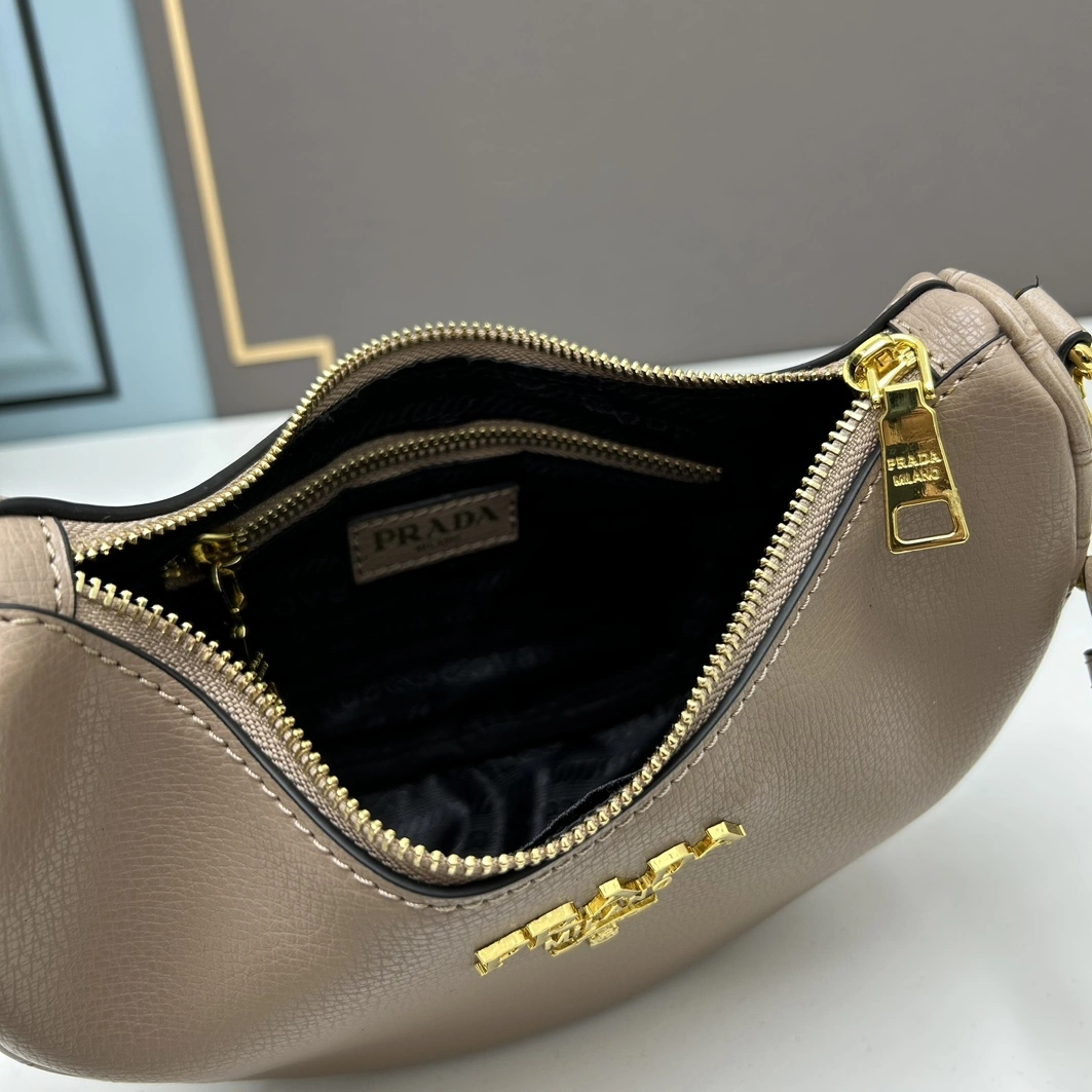 TopPick 825 Prada AAA Quality Messenger Bags For Women