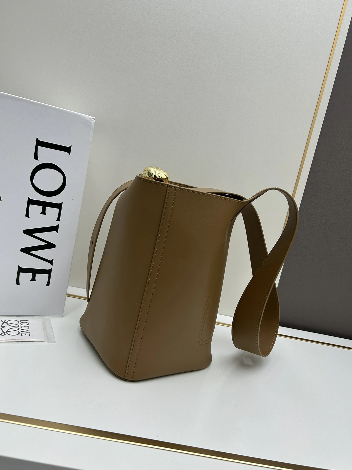 Trendsetting 1035 LOEWE AAA Quality Messenger Bags For Women