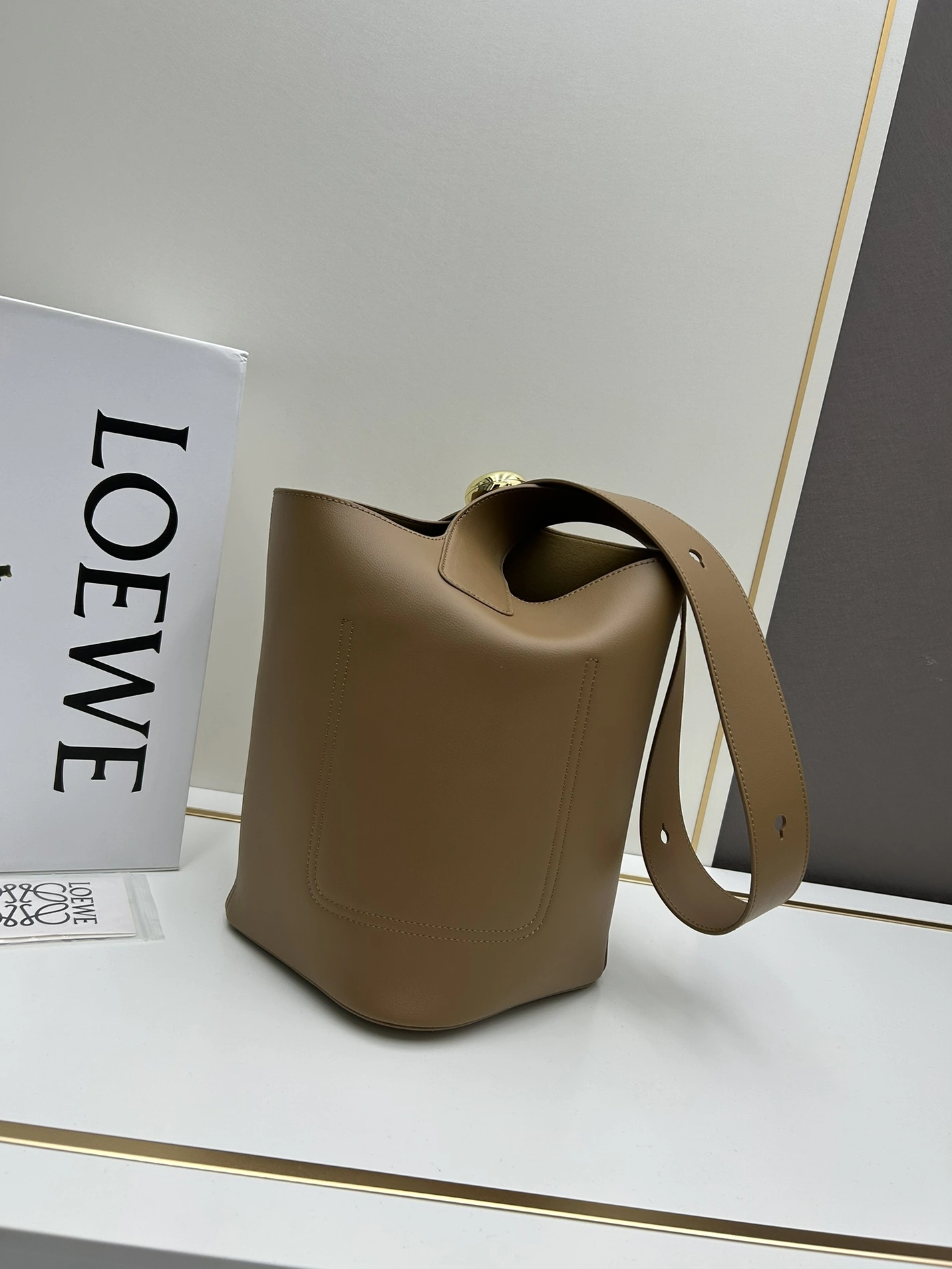 Trendsetting 1035 LOEWE AAA Quality Messenger Bags For Women