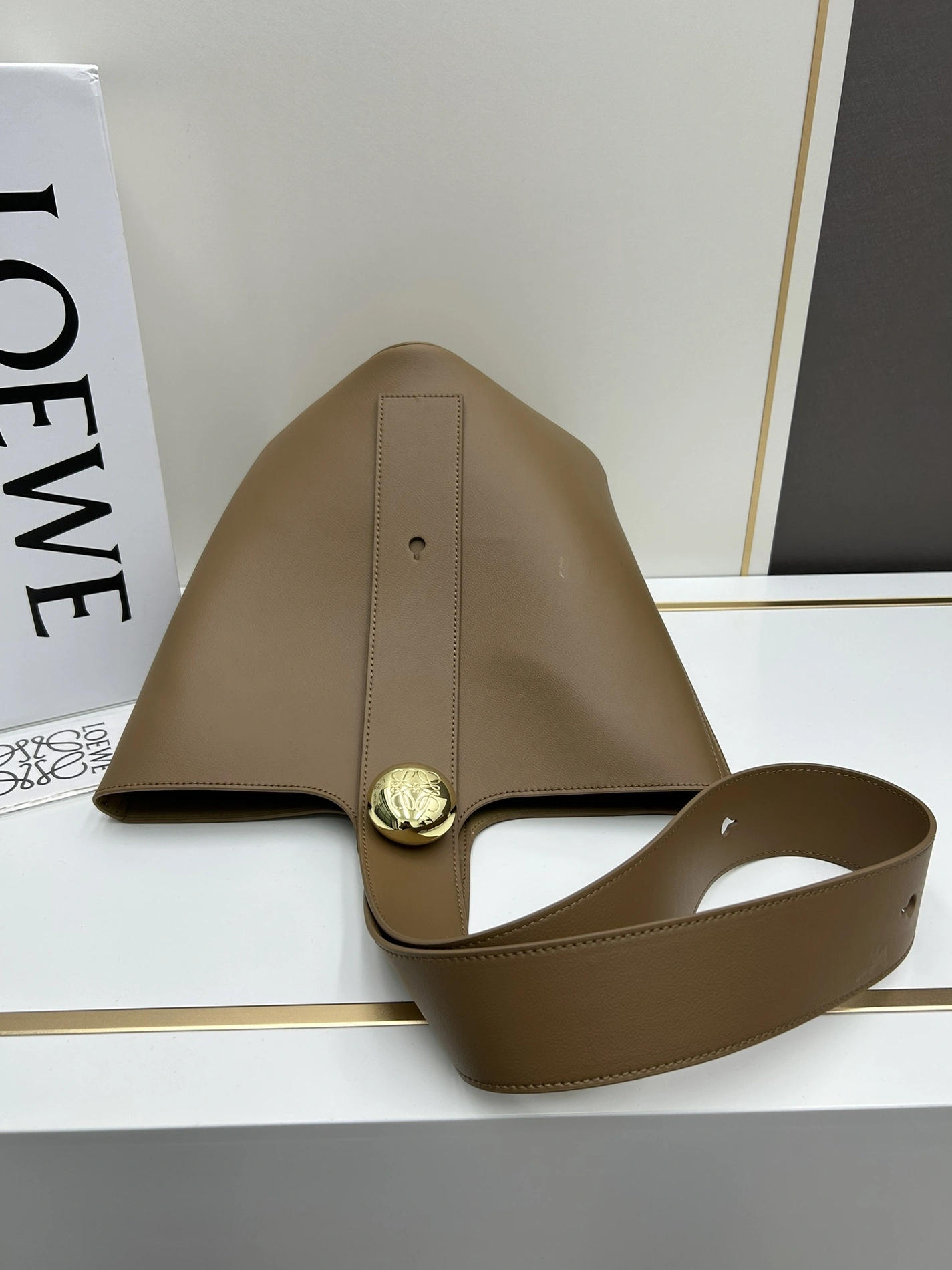 Trendsetting 1035 LOEWE AAA Quality Messenger Bags For Women
