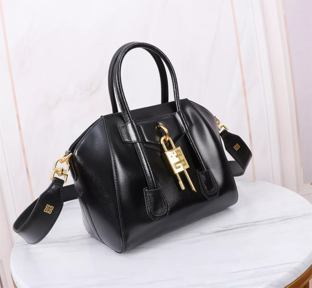 Trendsetting 1041 Givenchy AAA Quality Handbags For Women
