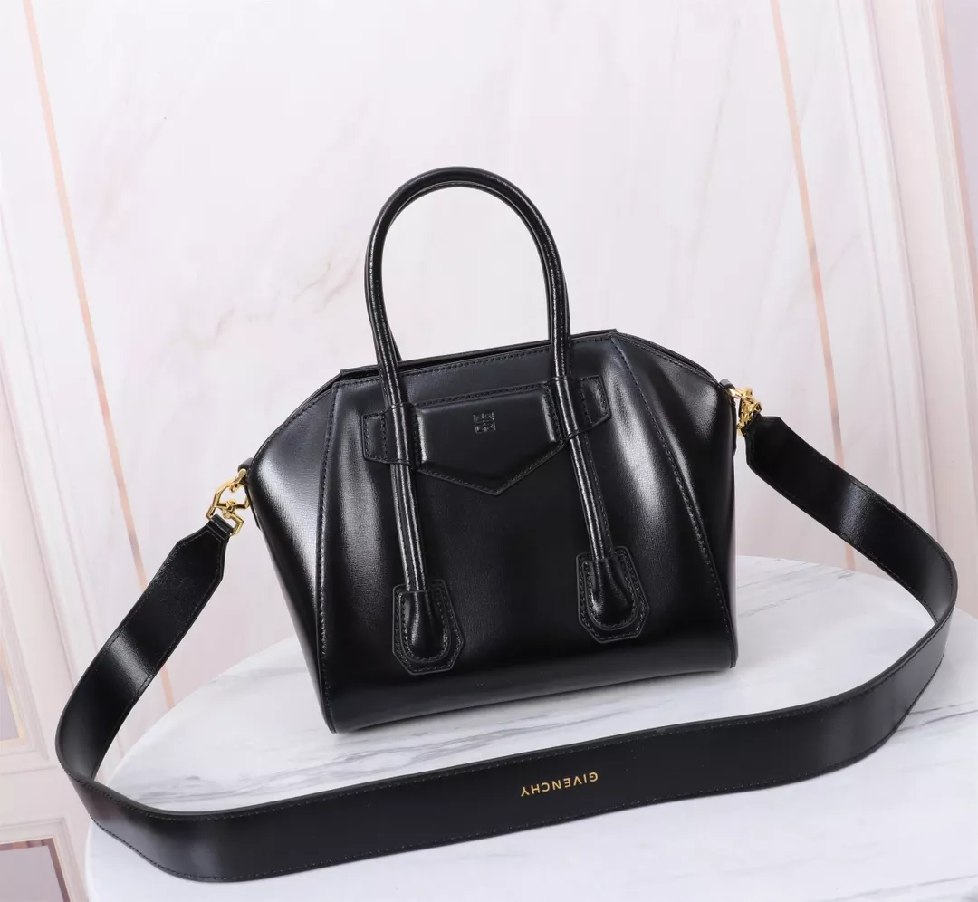 Trendsetting 1041 Givenchy AAA Quality Handbags For Women