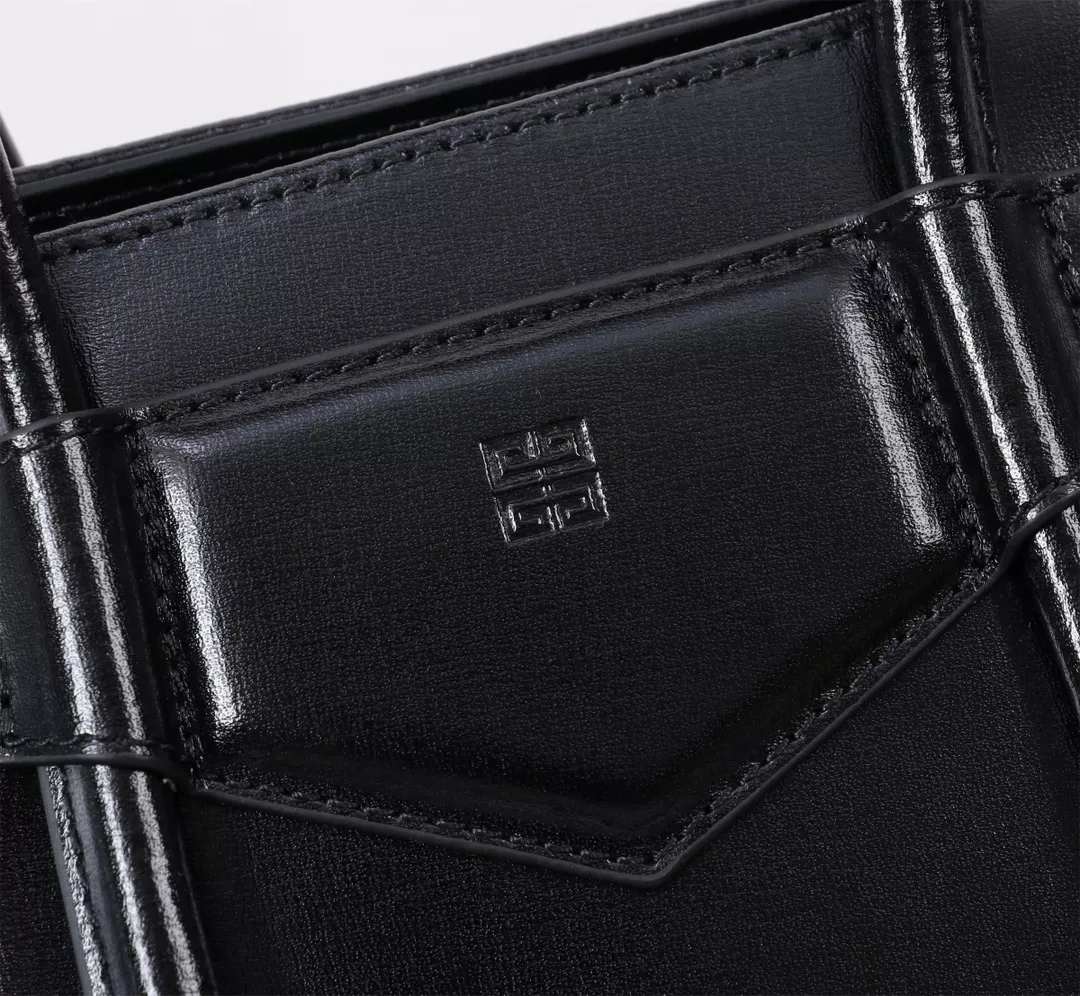 Trendsetting 1041 Givenchy AAA Quality Handbags For Women