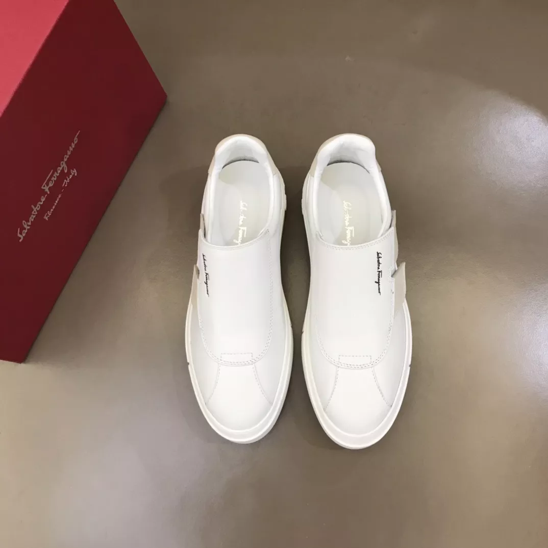 Trendsetting 1541 Salvatore Ferragamo Casual Shoes For Men