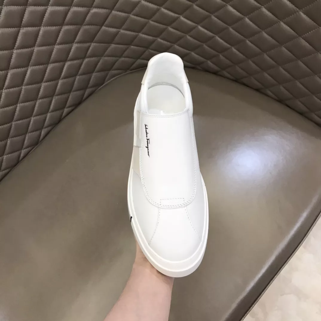 Trendsetting 1541 Salvatore Ferragamo Casual Shoes For Men