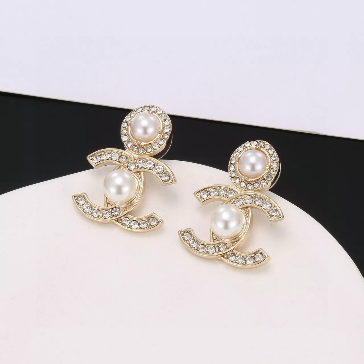 Trendsetting 1551 Chanel Earrings For Women