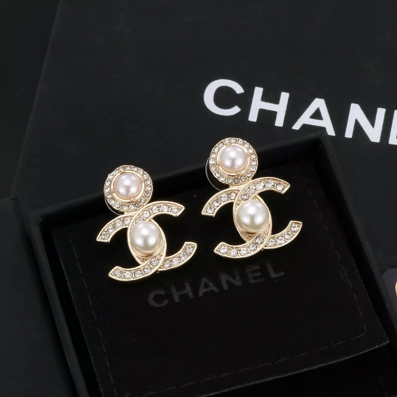 Trendsetting 1551 Chanel Earrings For Women