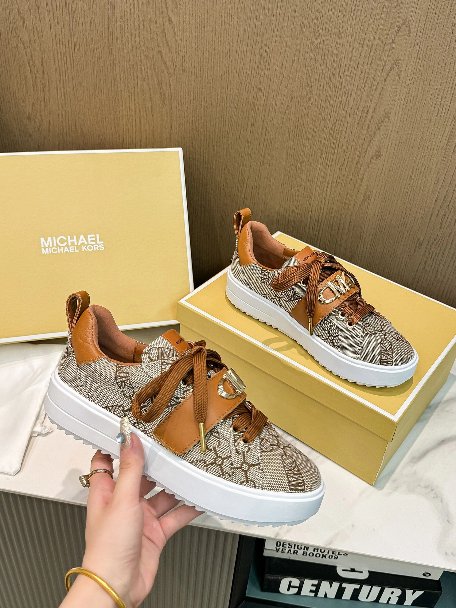 Trendsetting 1726 Michael Kors Casual Shoes For Women