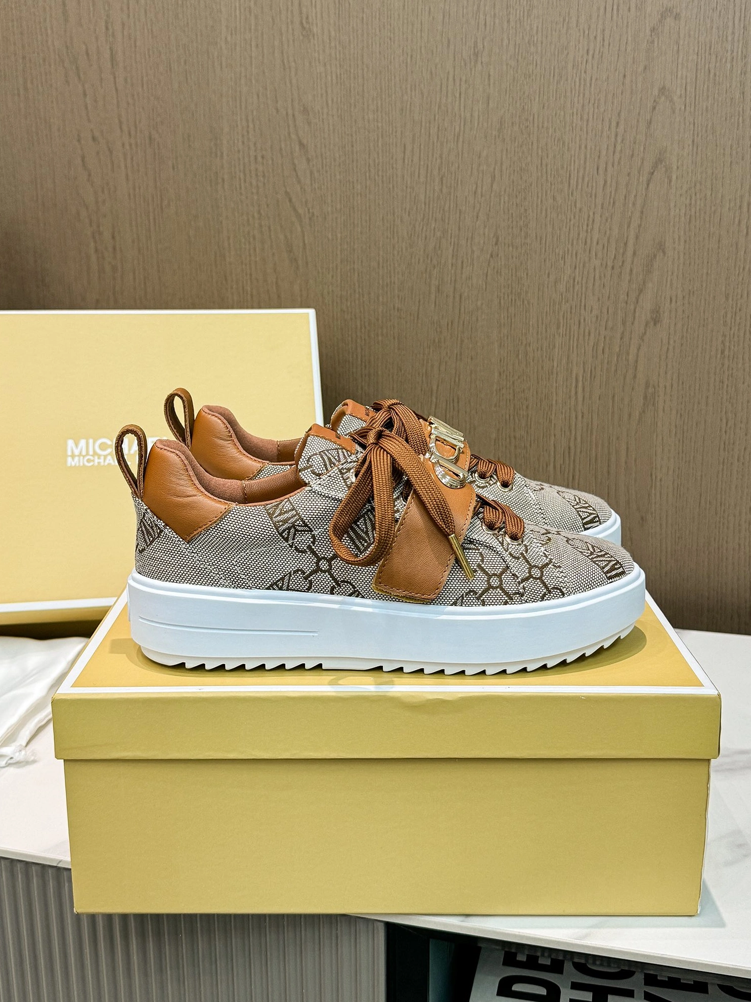 Trendsetting 1726 Michael Kors Casual Shoes For Women