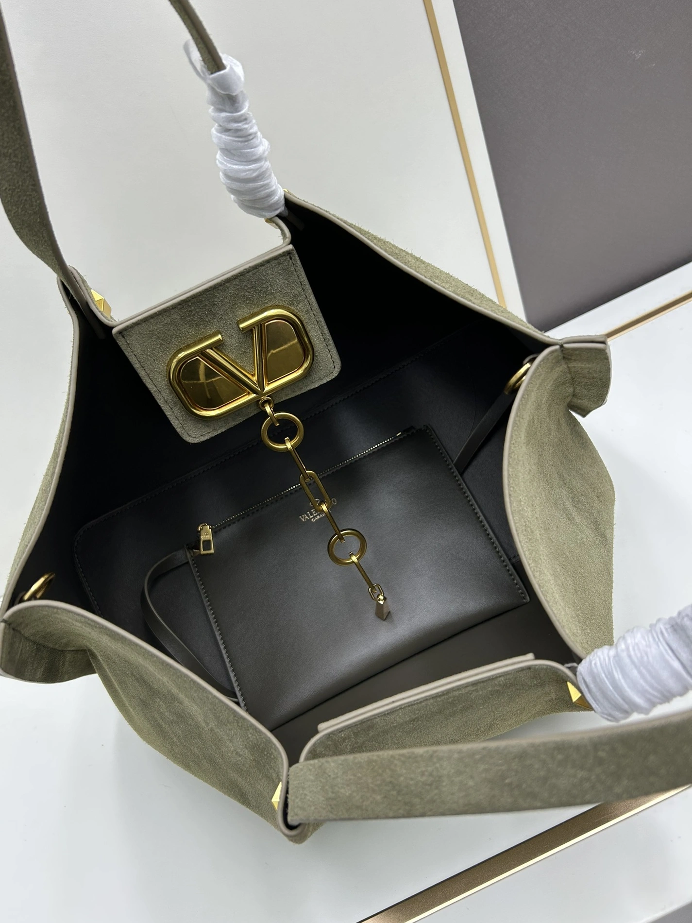Trendsetting 2009 Valentino AAA Quality Handbags For Women