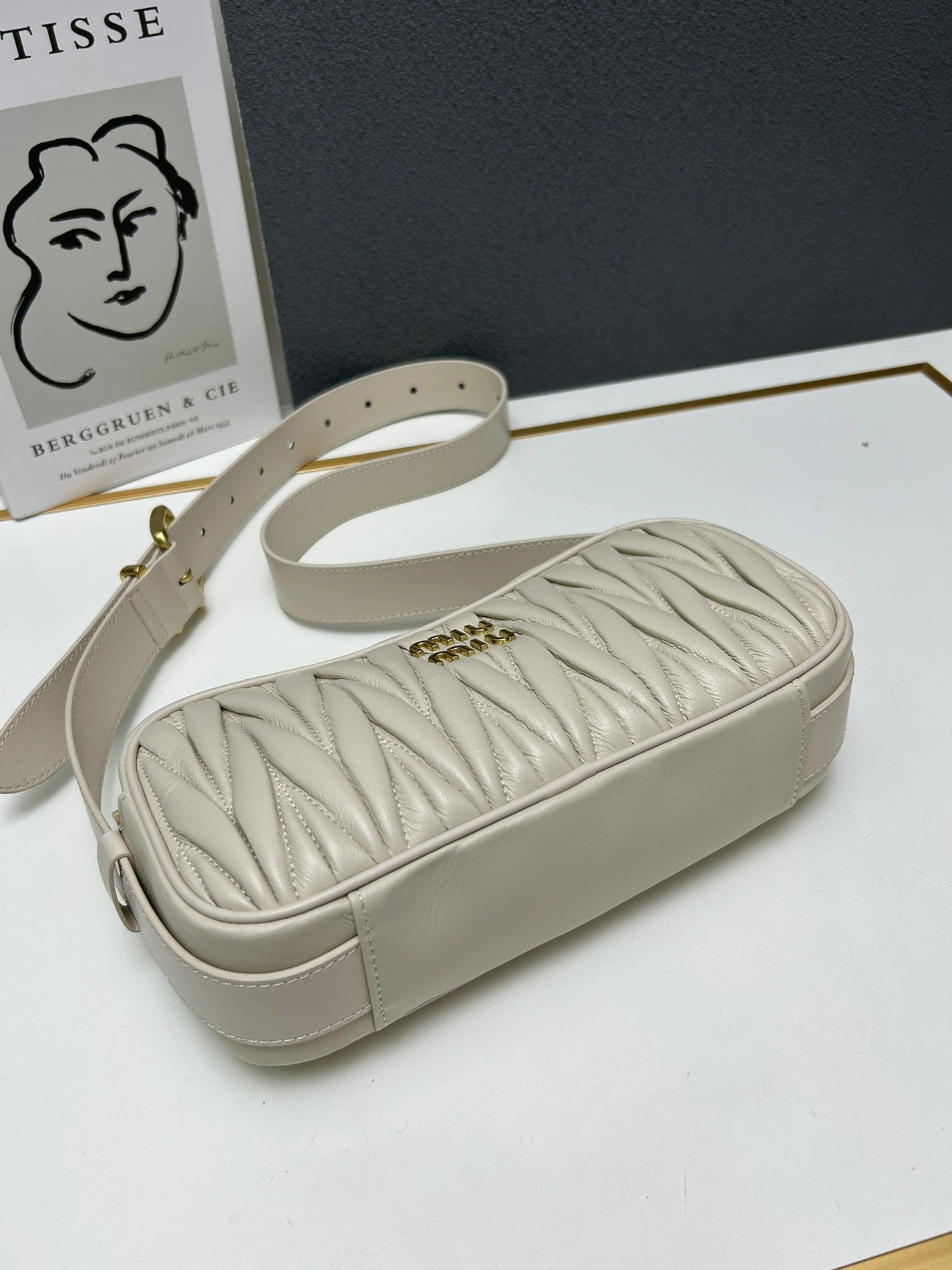 Trendsetting 2060 MIU MIU AAA Quality Messenger Bags For Women