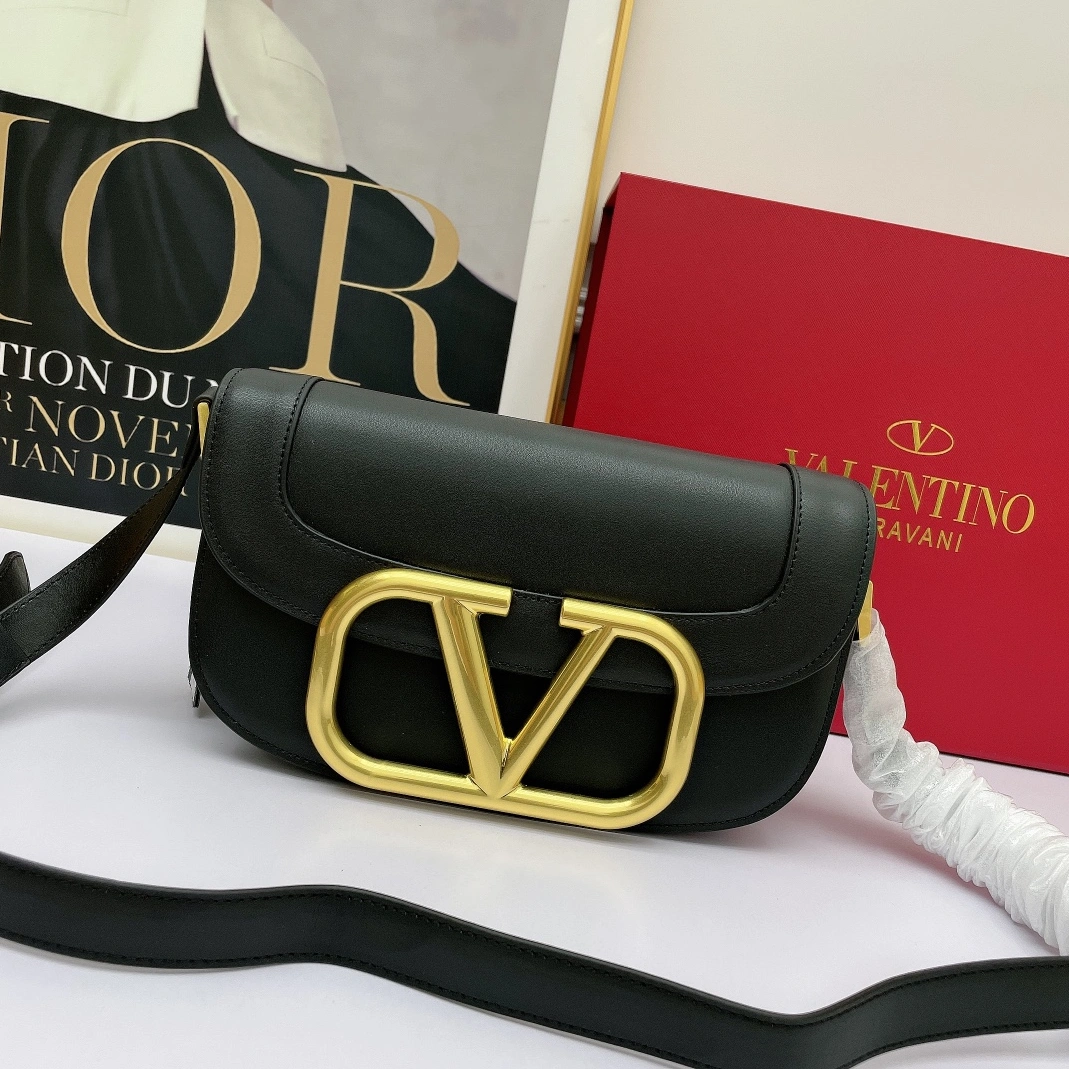Trendsetting 2240 Valentino AAA Quality Messenger Bags For Women