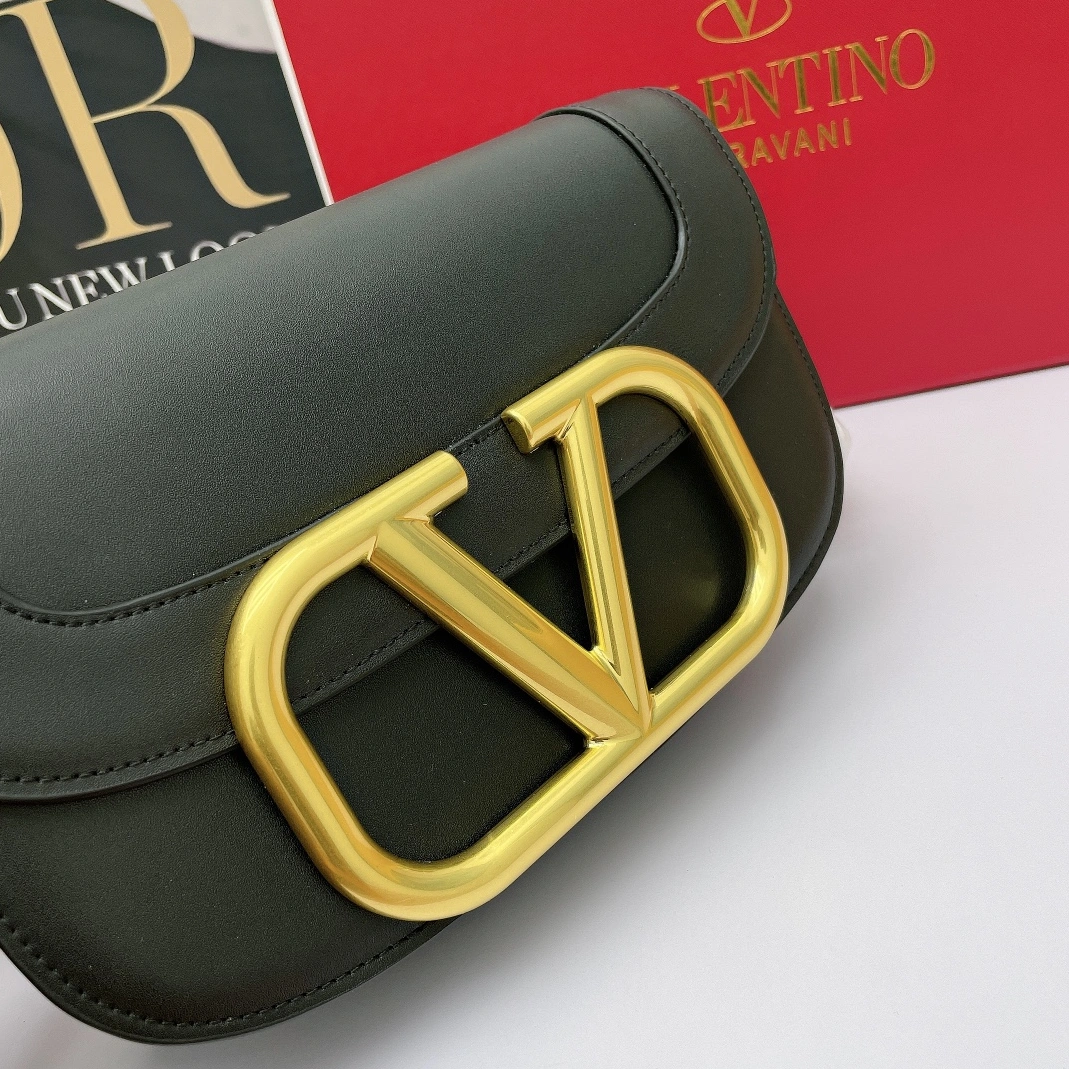 Trendsetting 2240 Valentino AAA Quality Messenger Bags For Women