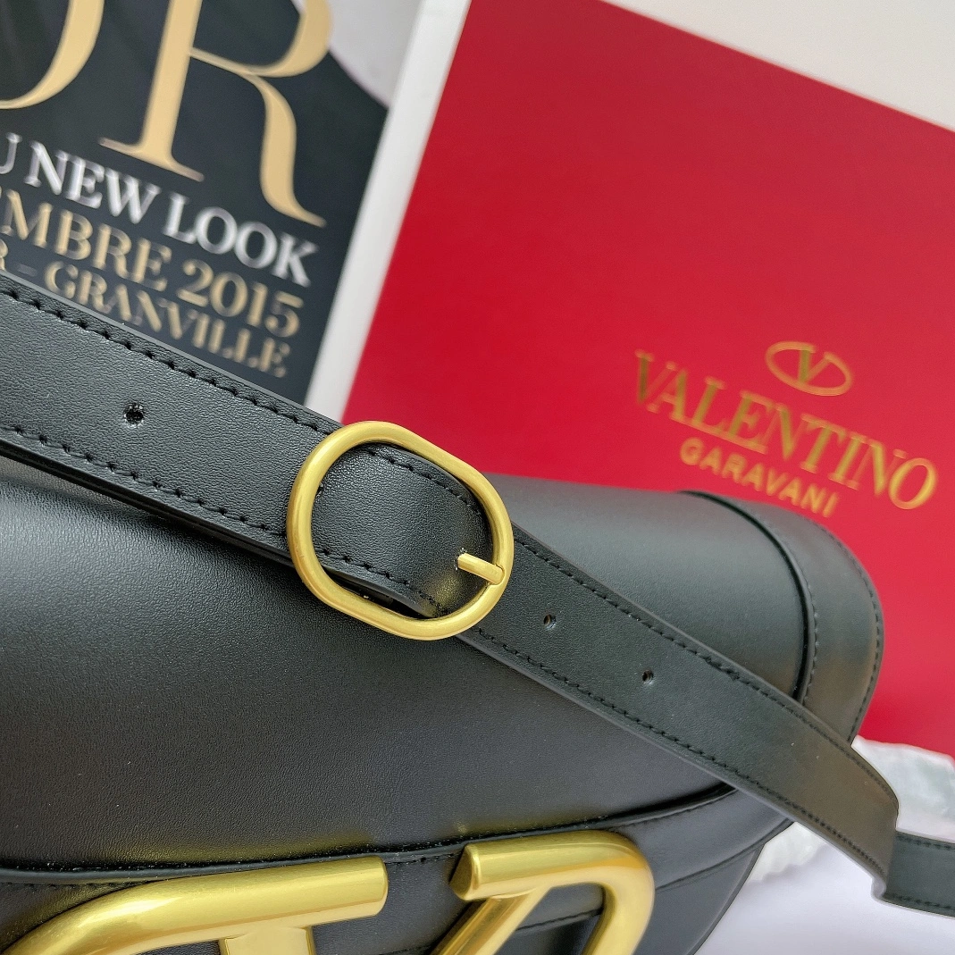 Trendsetting 2240 Valentino AAA Quality Messenger Bags For Women