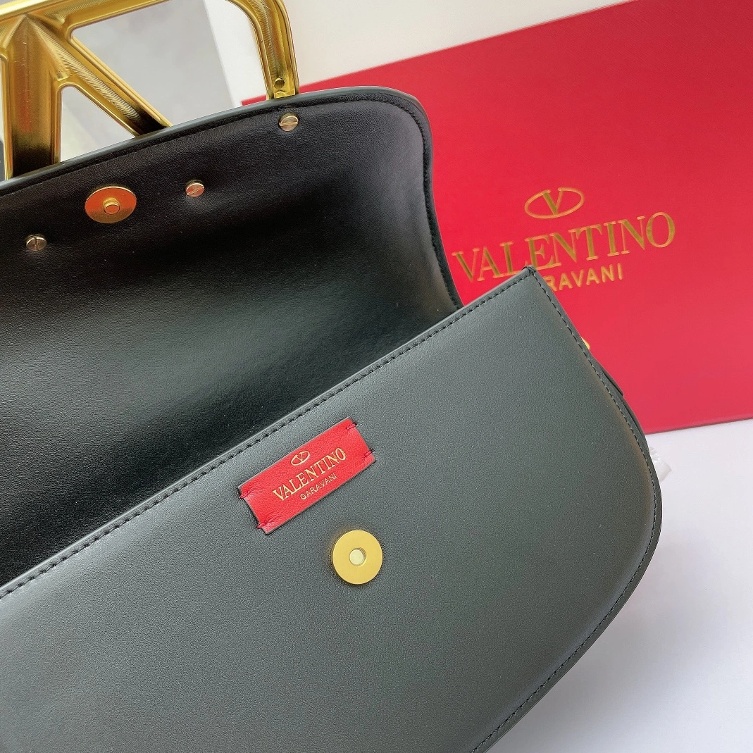 Trendsetting 2240 Valentino AAA Quality Messenger Bags For Women