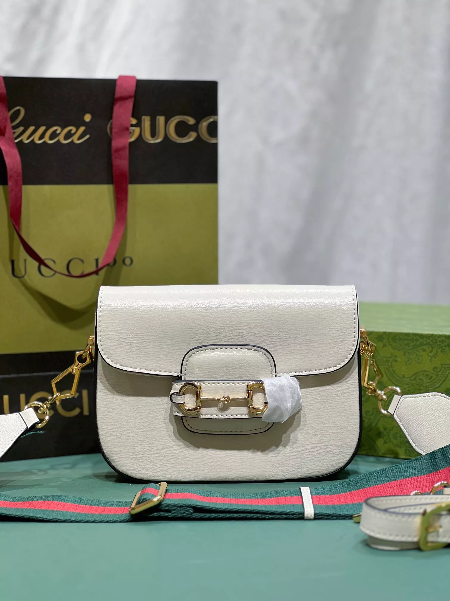 Trendsetting 2291 Gucci AAA Quality Messenger Bags For Women