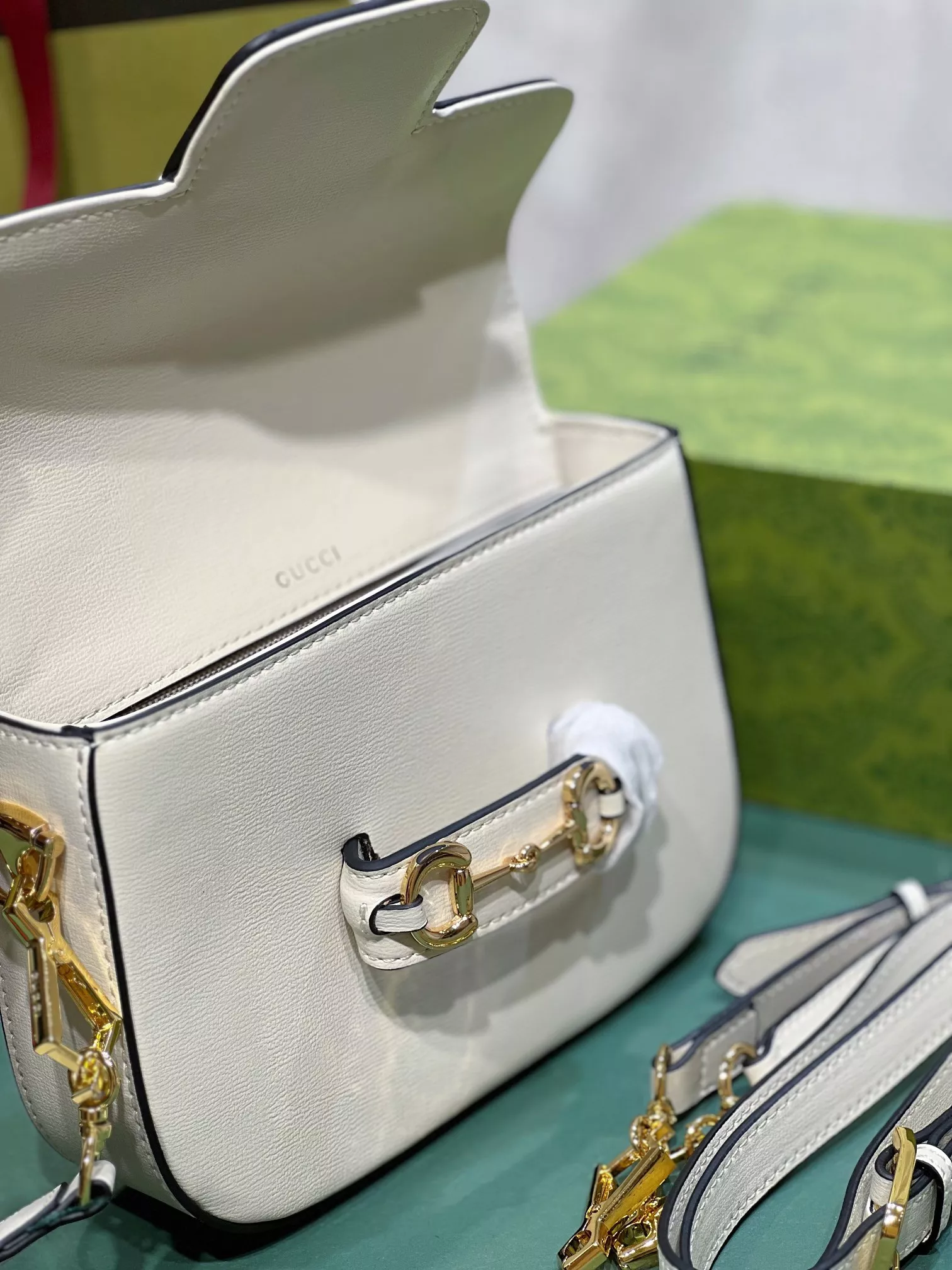 Trendsetting 2291 Gucci AAA Quality Messenger Bags For Women