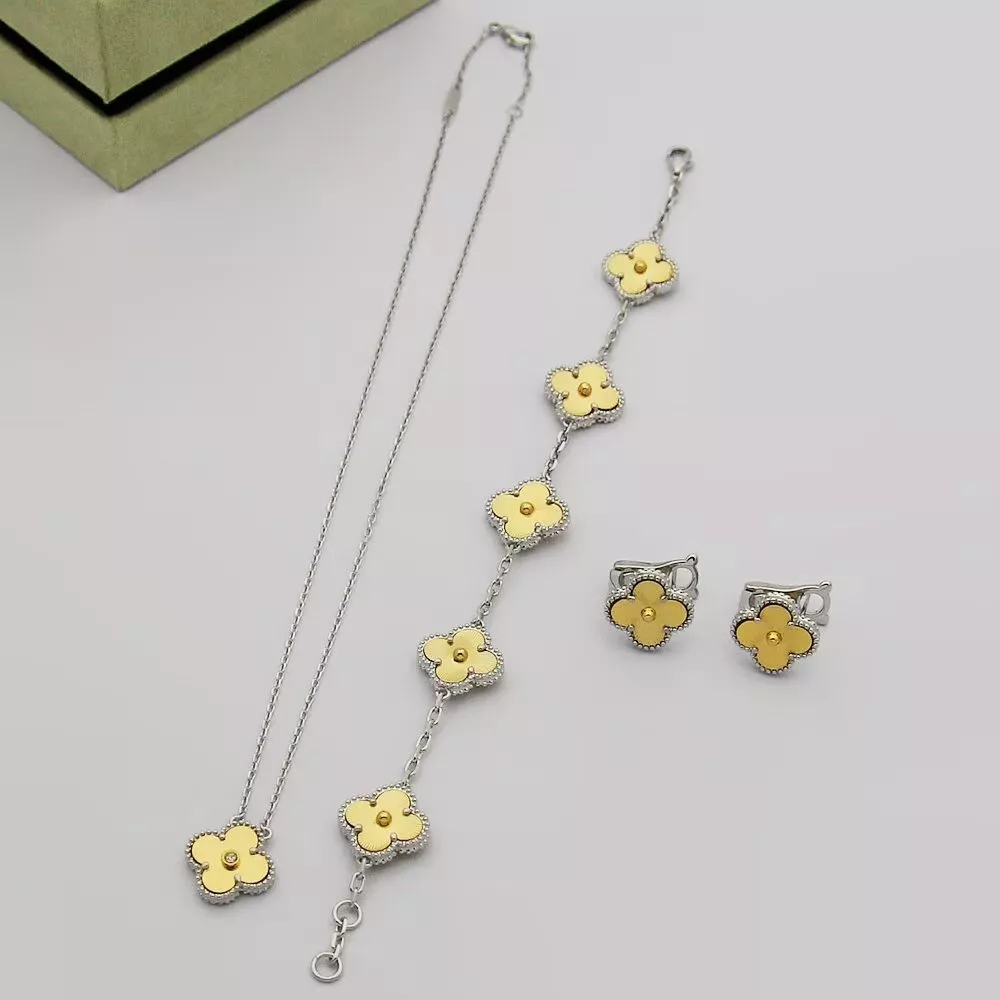 Trendsetting 2321 Van Cleef & Arpels Jewelry Set For Women