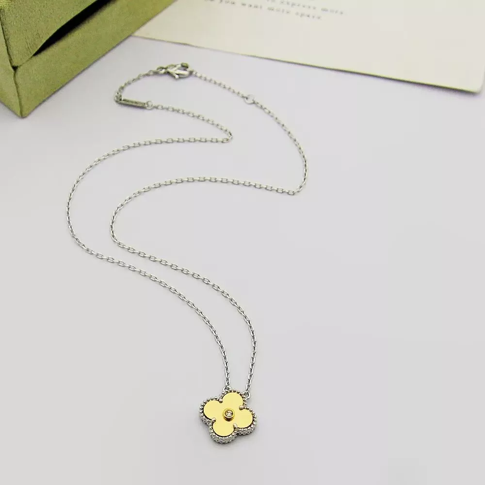 Trendsetting 2321 Van Cleef & Arpels Jewelry Set For Women