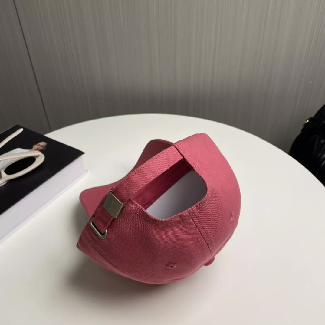 Trendsetting 2427 Balenciaga Caps