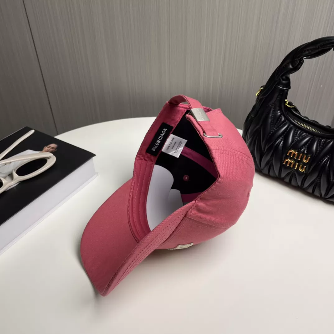 Trendsetting 2427 Balenciaga Caps