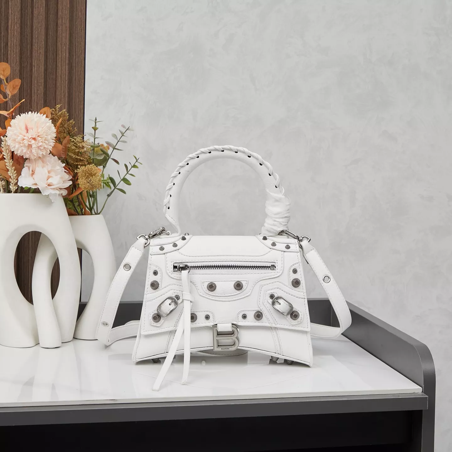 Trendsetting 2438 Balenciaga AAA Quality Messenger Bags For Women